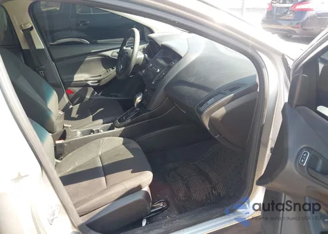 2018 Ford Focus S z USA, uszkodzony, nr VIN 1FADP3E28JL322075